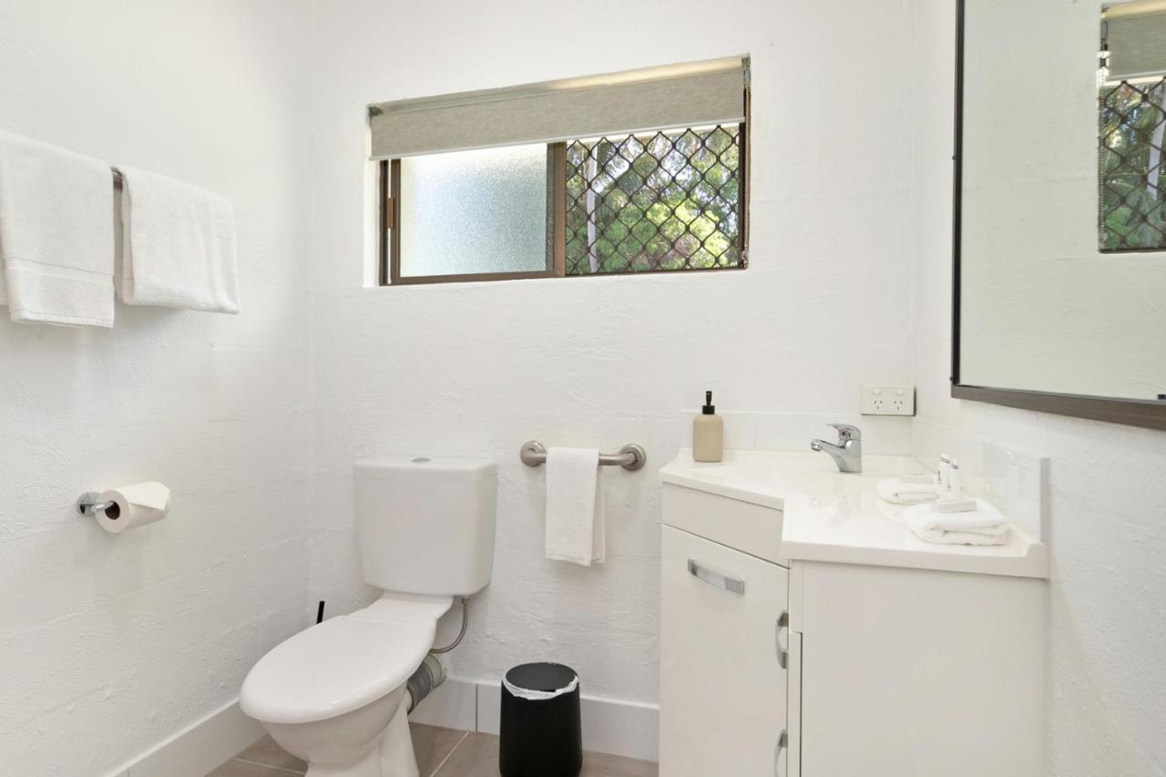 Kinka Palms Motel Yeppoon Bagian luar foto