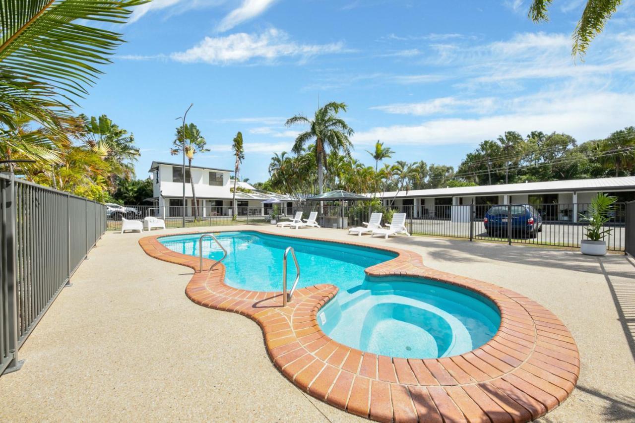 Kinka Palms Motel Yeppoon Bagian luar foto