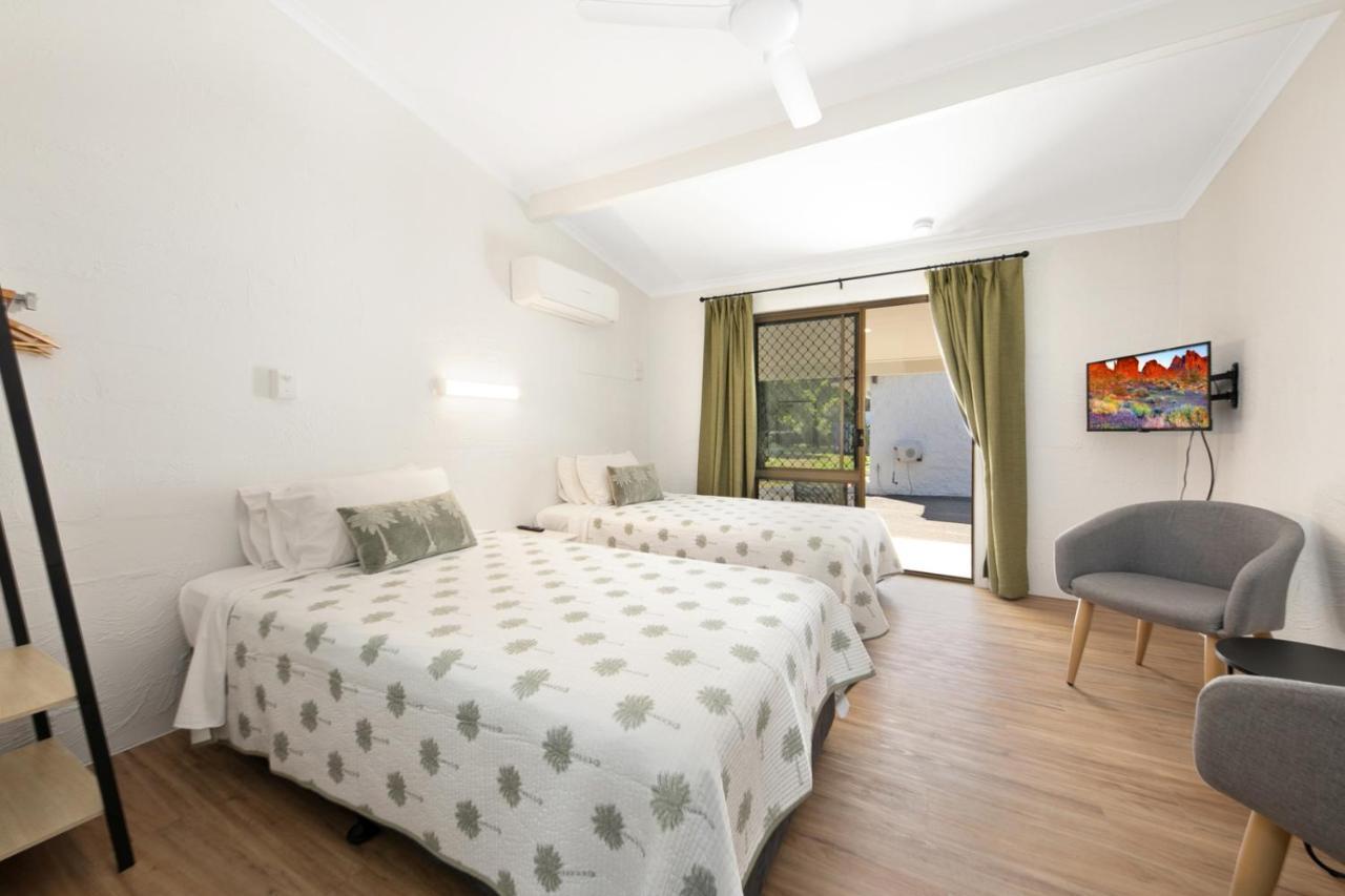Kinka Palms Motel Yeppoon Bagian luar foto