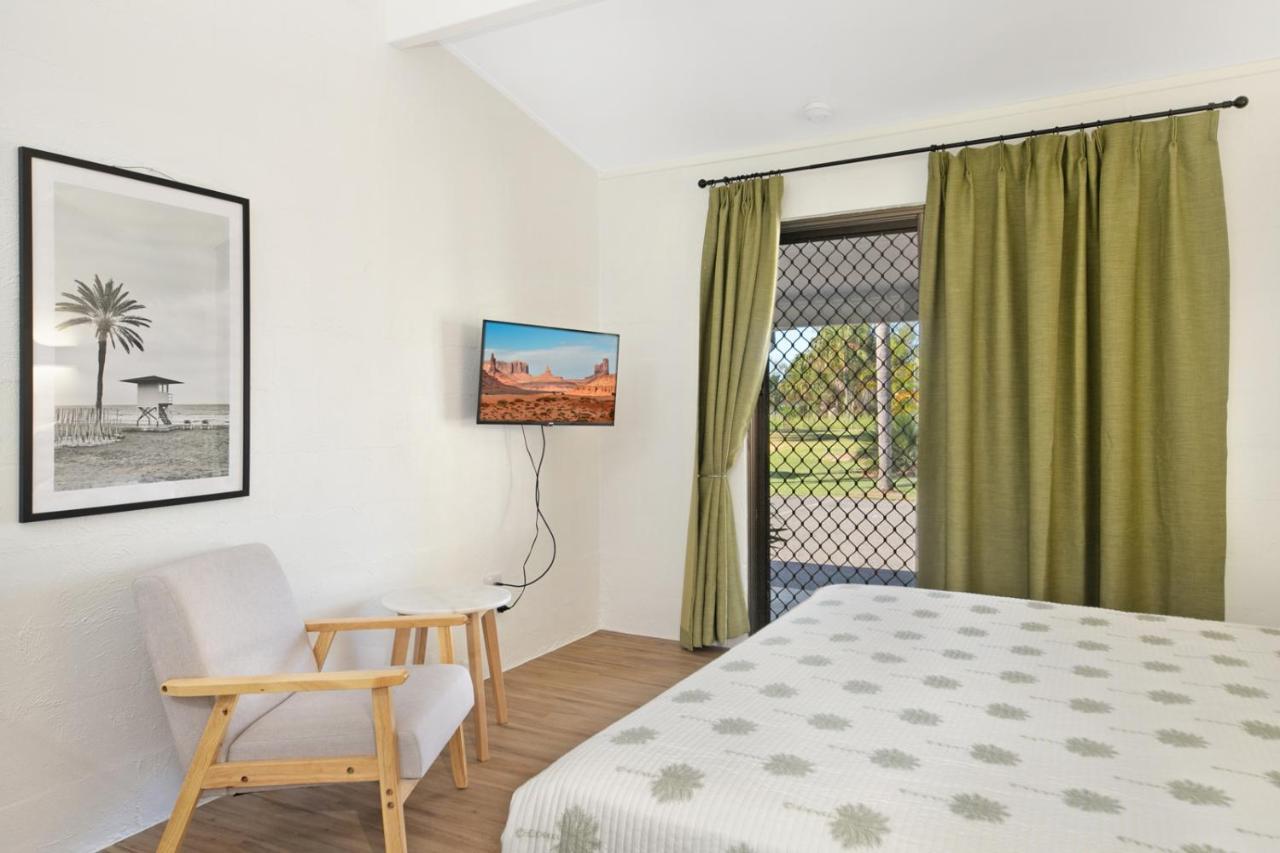 Kinka Palms Motel Yeppoon Bagian luar foto