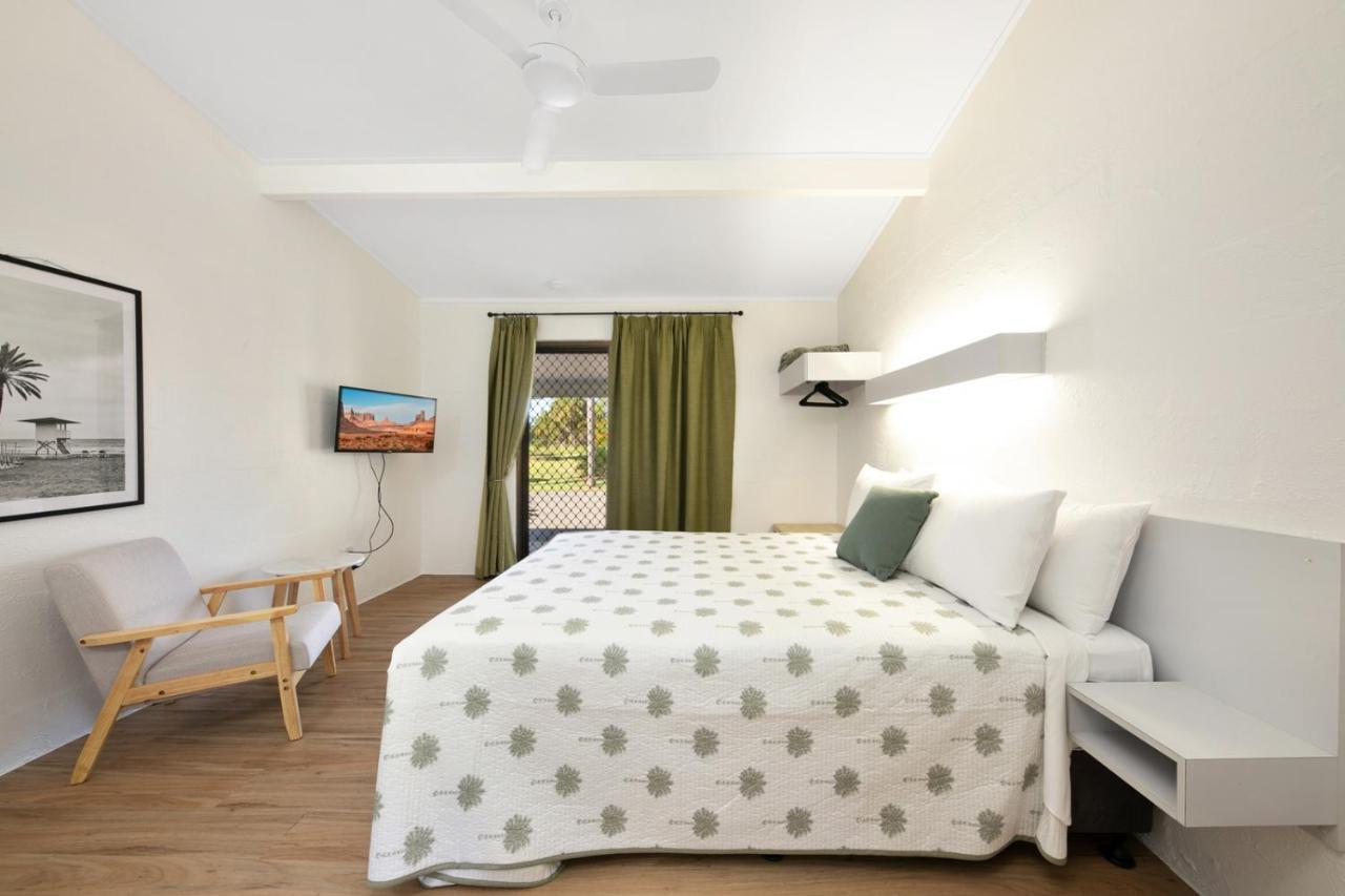 Kinka Palms Motel Yeppoon Bagian luar foto