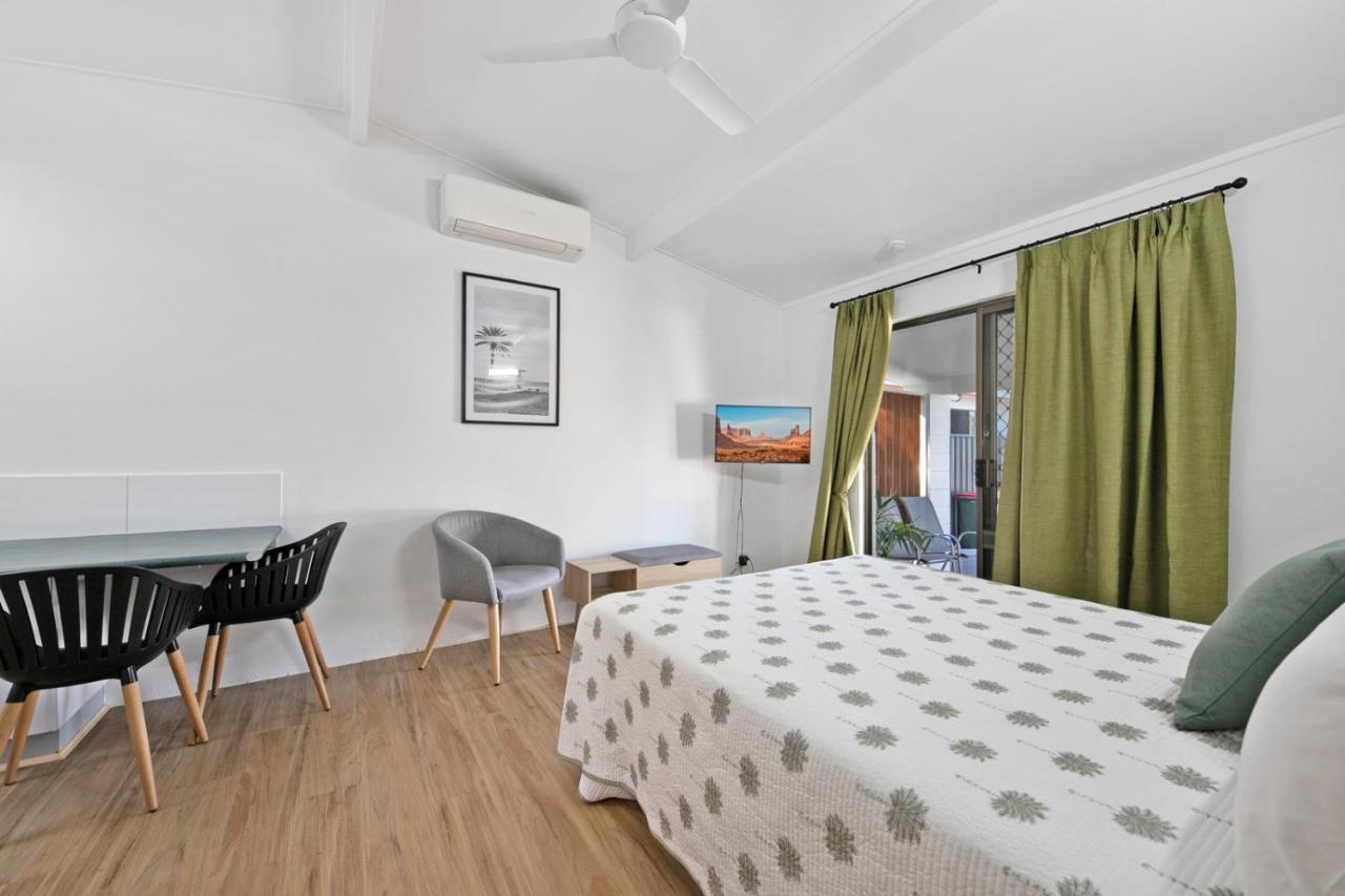 Kinka Palms Motel Yeppoon Bagian luar foto