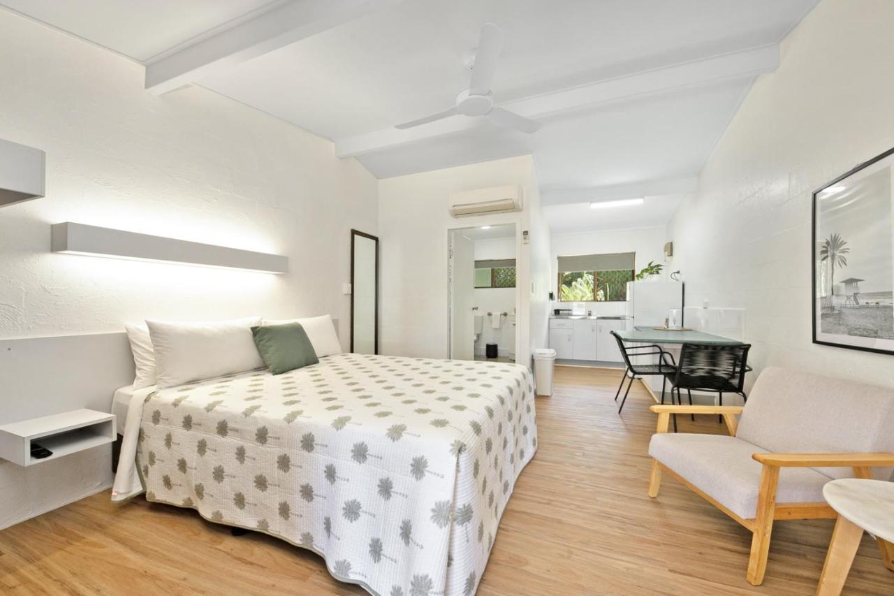 Kinka Palms Motel Yeppoon Bagian luar foto
