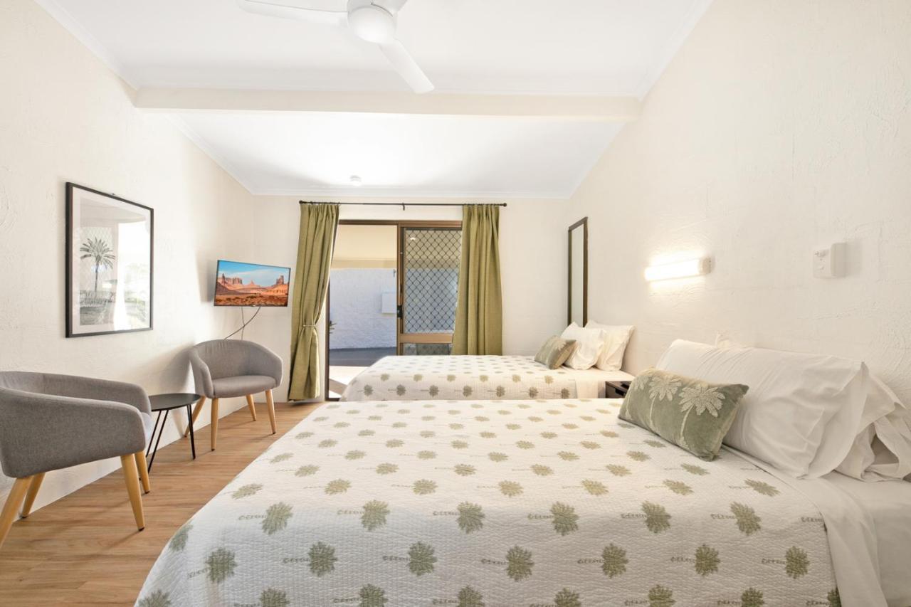 Kinka Palms Motel Yeppoon Bagian luar foto