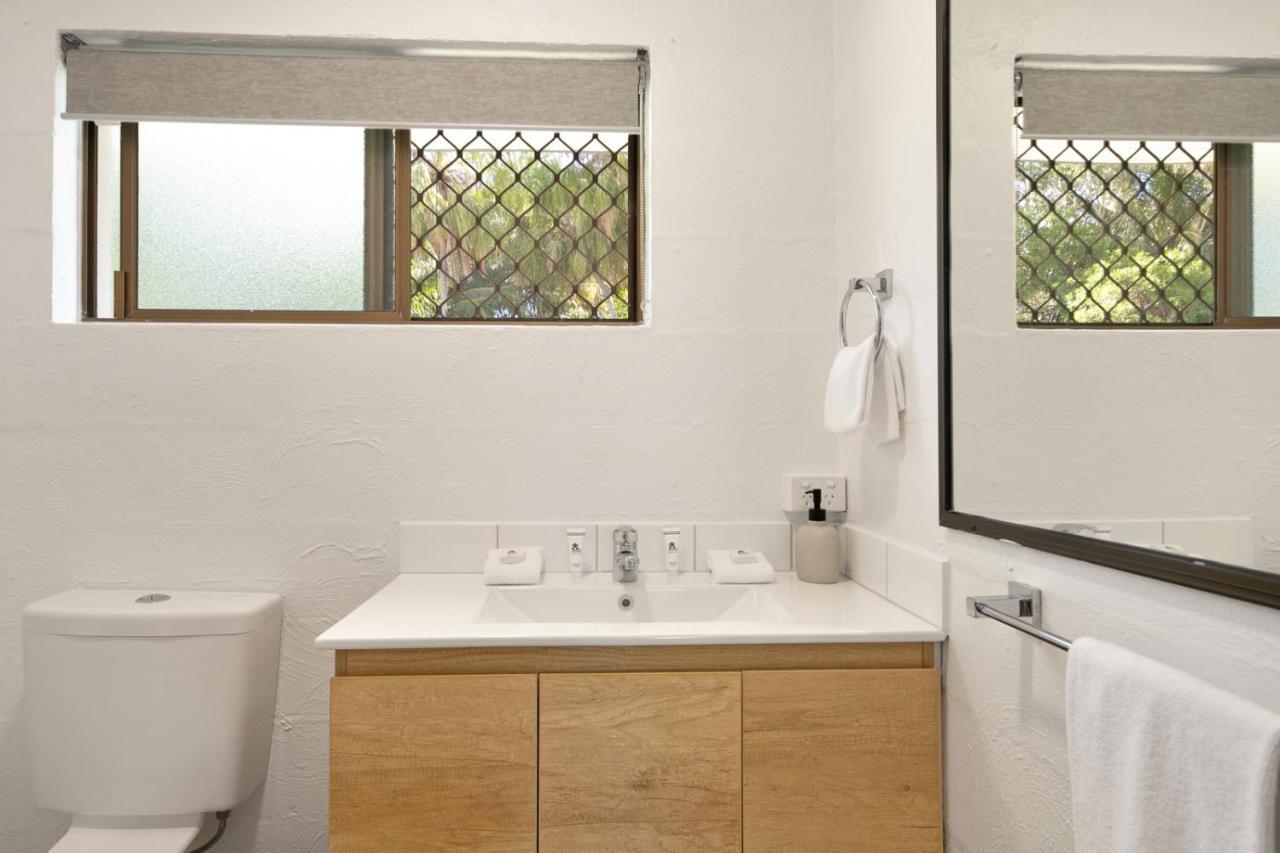 Kinka Palms Motel Yeppoon Bagian luar foto