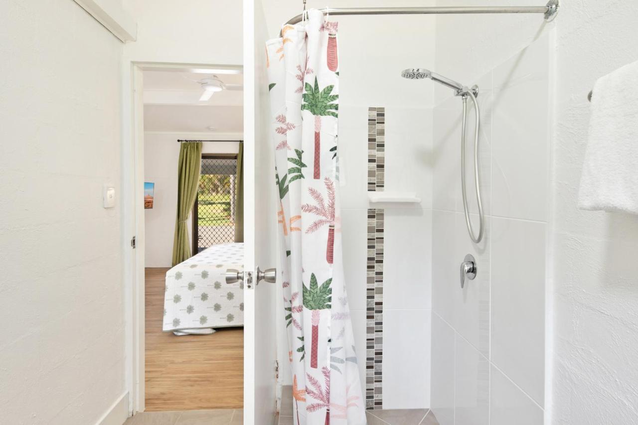 Kinka Palms Motel Yeppoon Bagian luar foto
