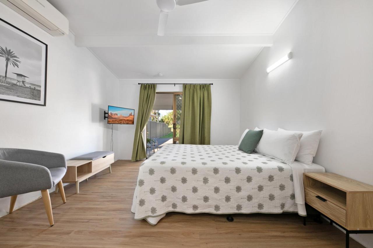 Kinka Palms Motel Yeppoon Bagian luar foto