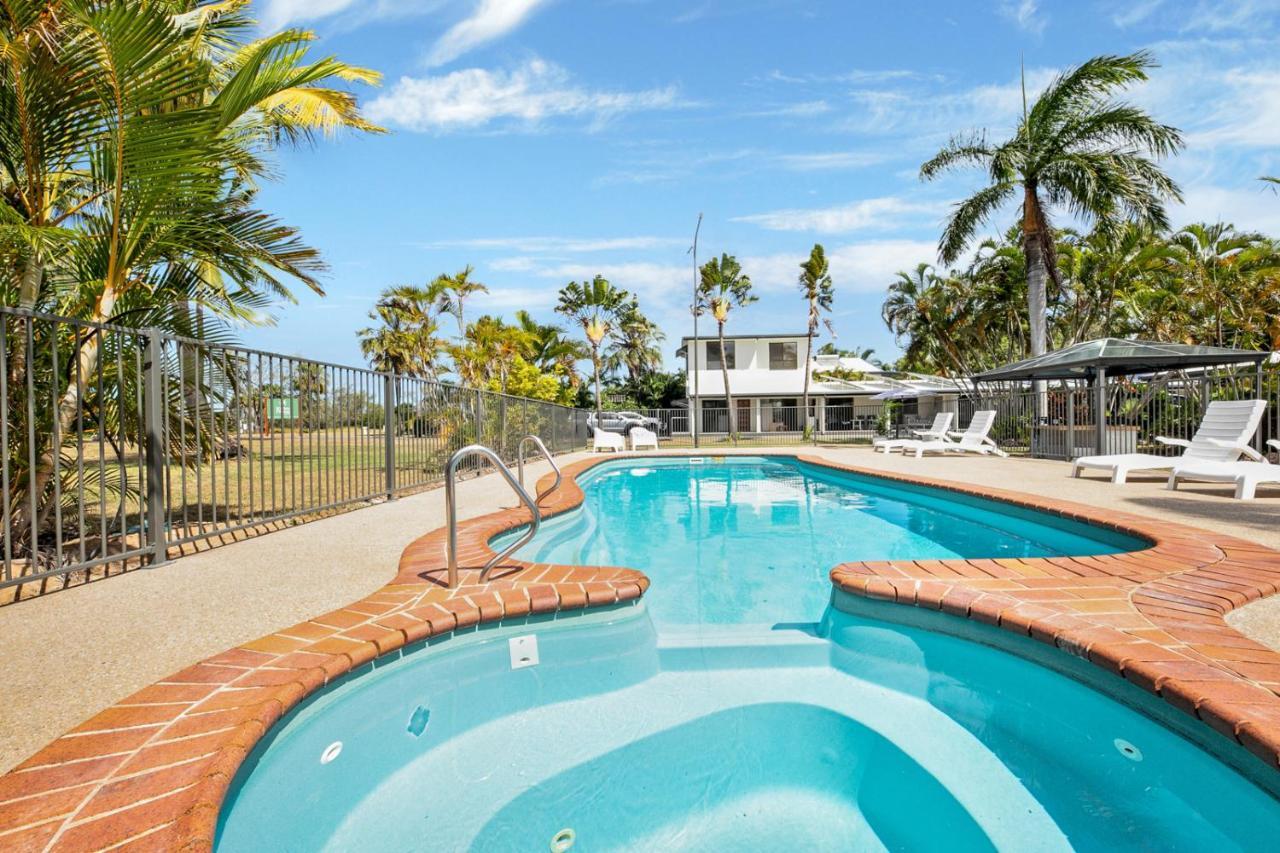 Kinka Palms Motel Yeppoon Bagian luar foto