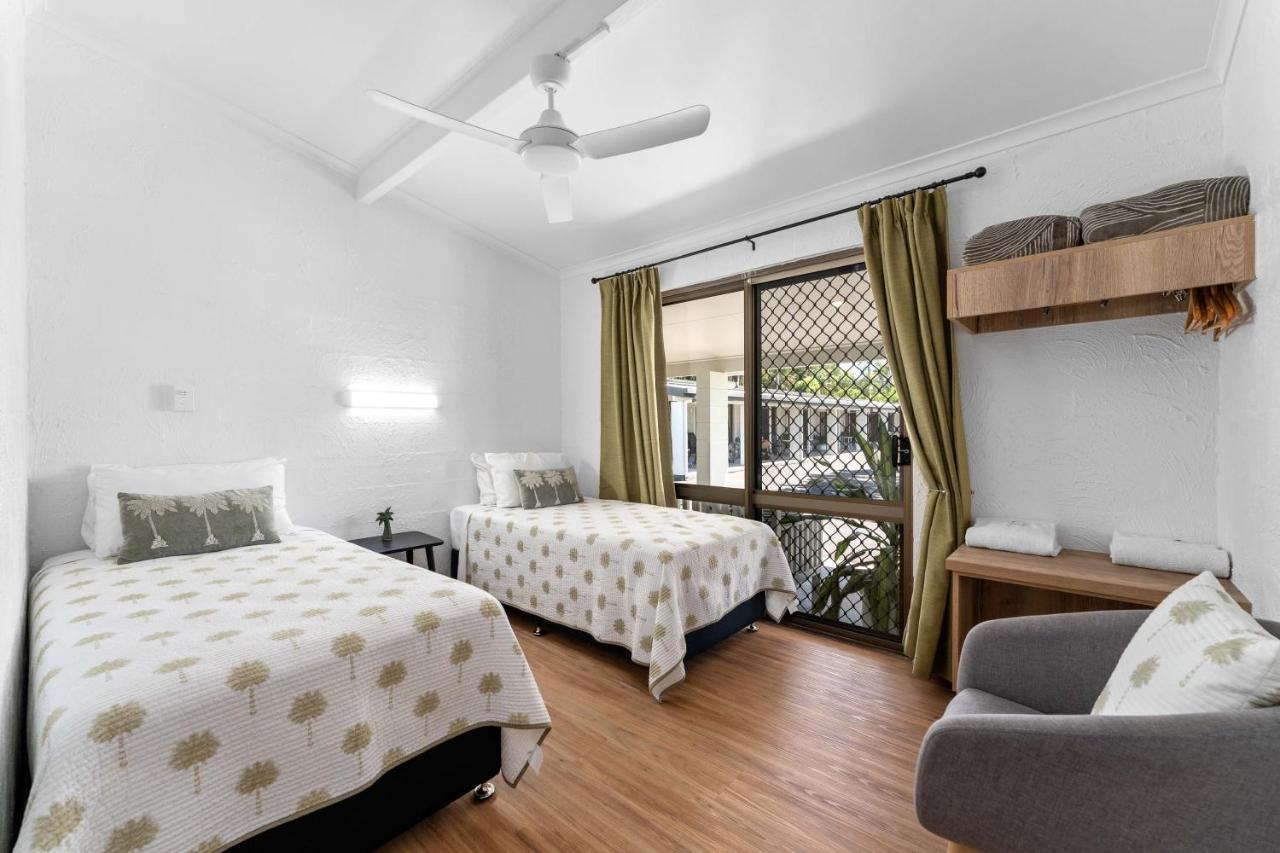 Kinka Palms Motel Yeppoon Bagian luar foto