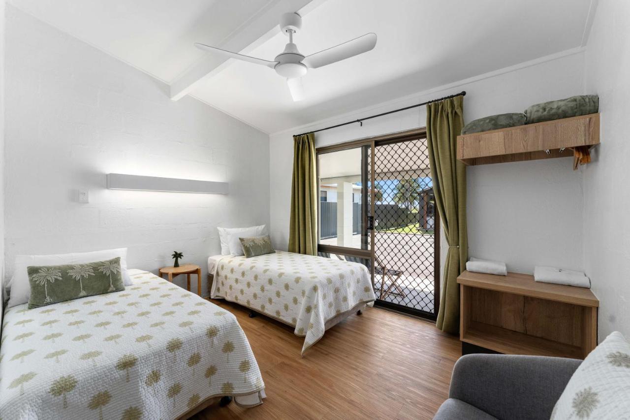 Kinka Palms Motel Yeppoon Bagian luar foto