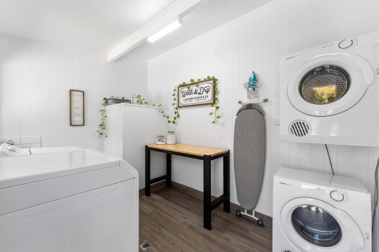 Kinka Palms Motel Yeppoon Bagian luar foto