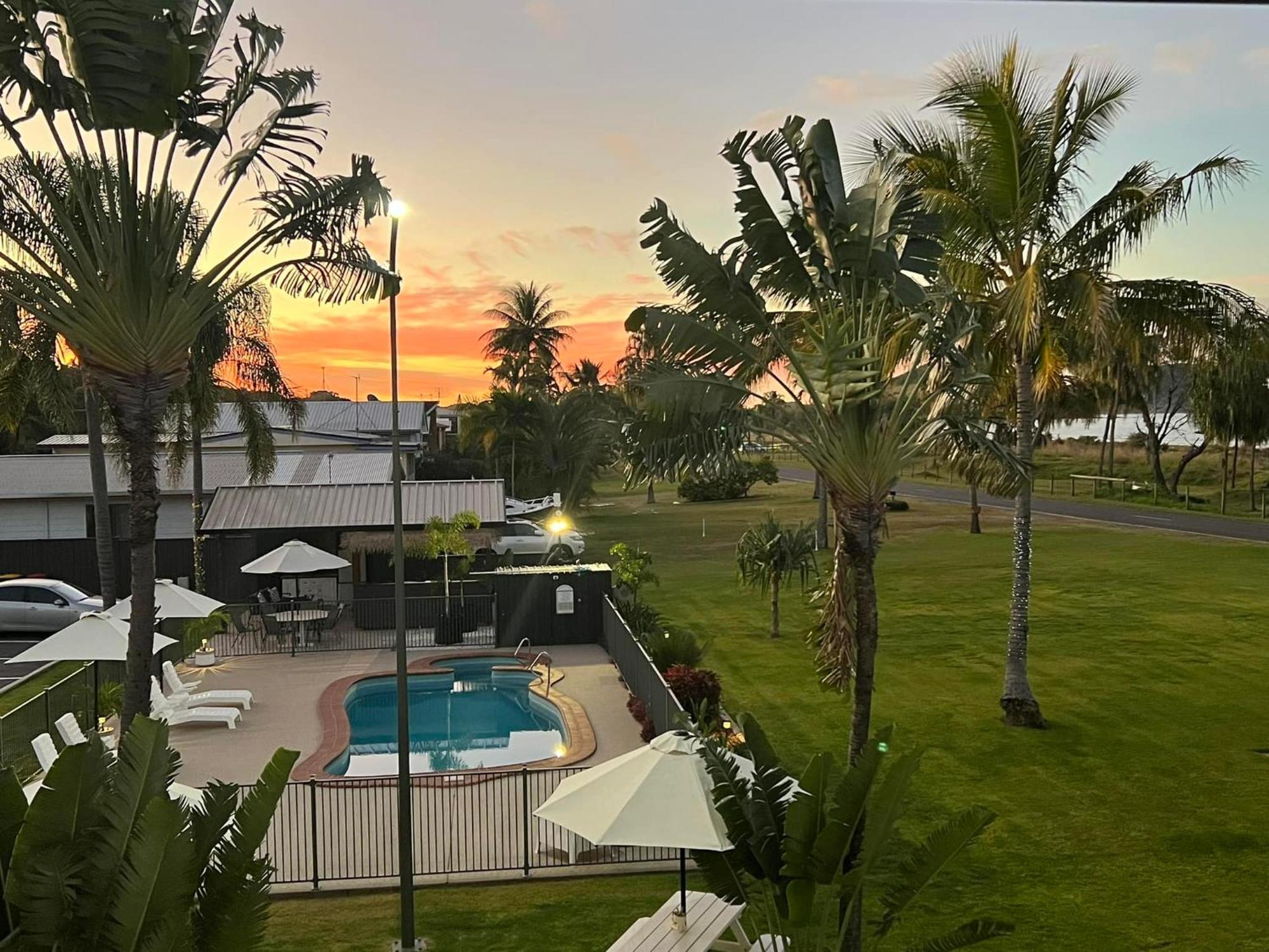 Kinka Palms Motel Yeppoon Bagian luar foto